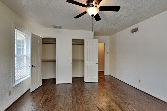 Building Photo - 4345 Skillman St