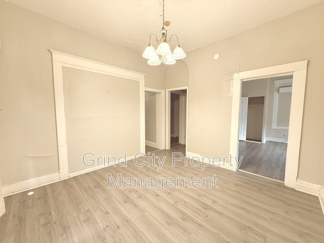 Building Photo - 997 S Willett St