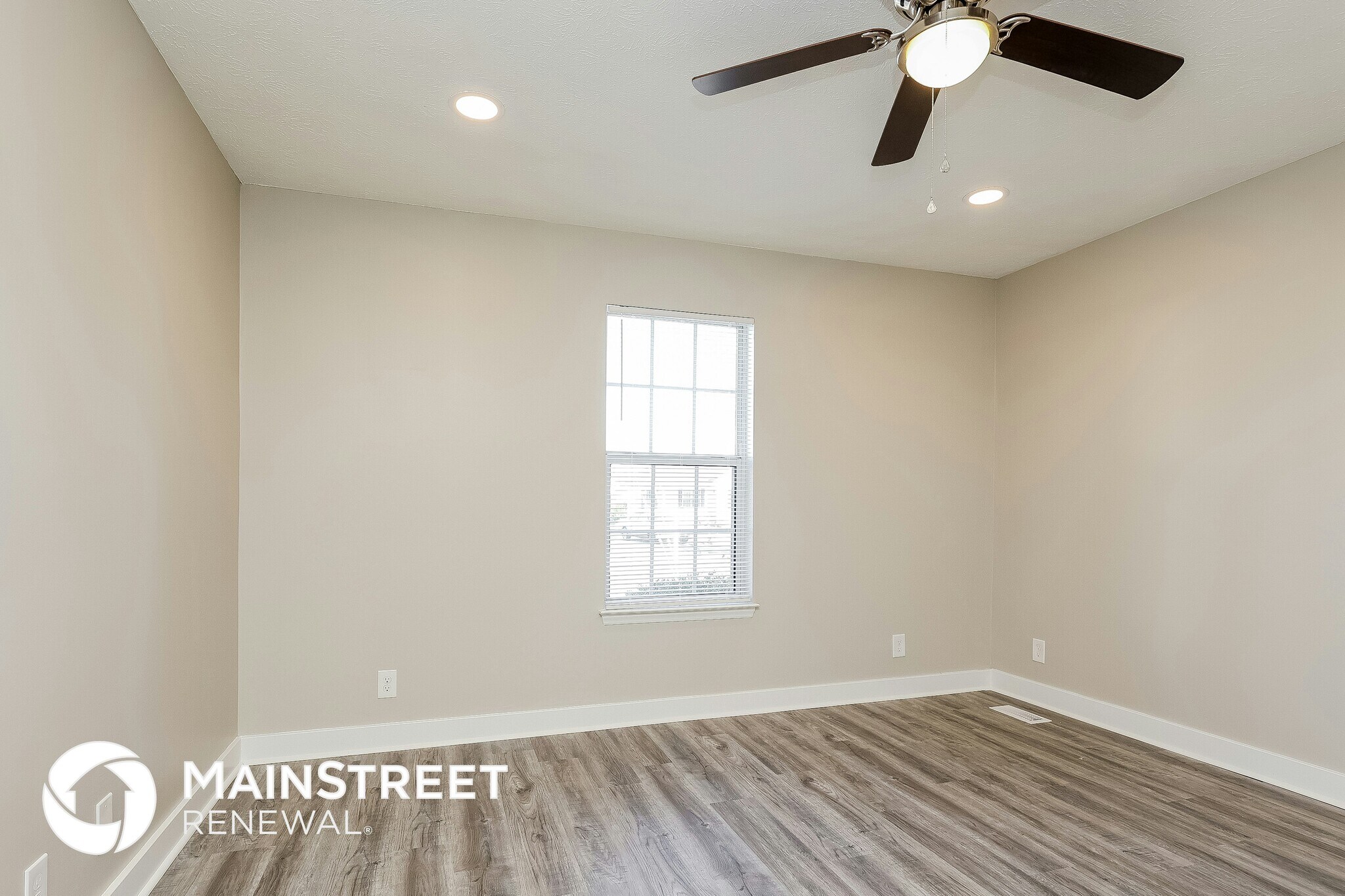 Building Photo - 2403 Planter Ct