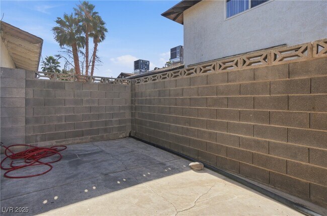 Building Photo - 2896 Klinger Cir