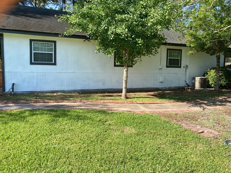 Building Photo - 12301 Almeda Genoa Rd