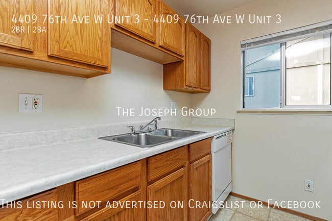 Building Photo - Spacious 2 bed/1.5 bath in University Place