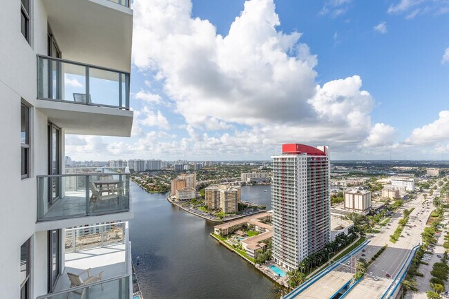 Building Photo - 2721 Hallandale Beach Blvd