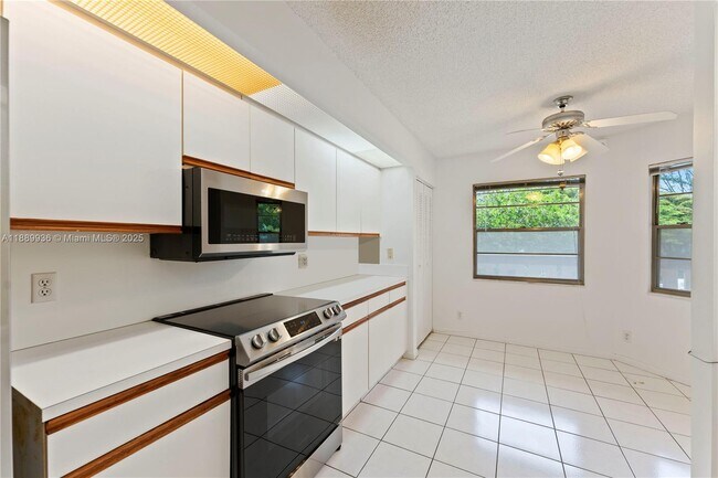 Building Photo - 1704 Andros Isle