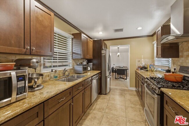 Building Photo - 5208 Woodman Ave