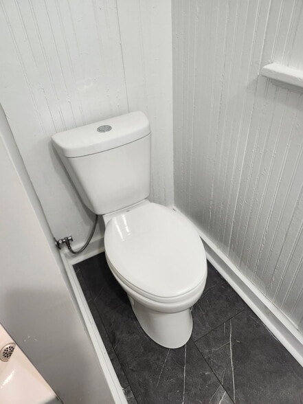 toilet - 1210 Dennison Ave