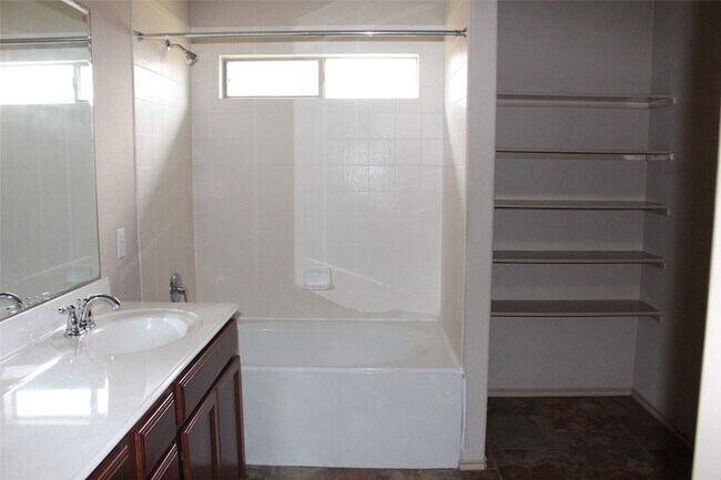 Building Photo - 20410 Shiloh Mist Ln