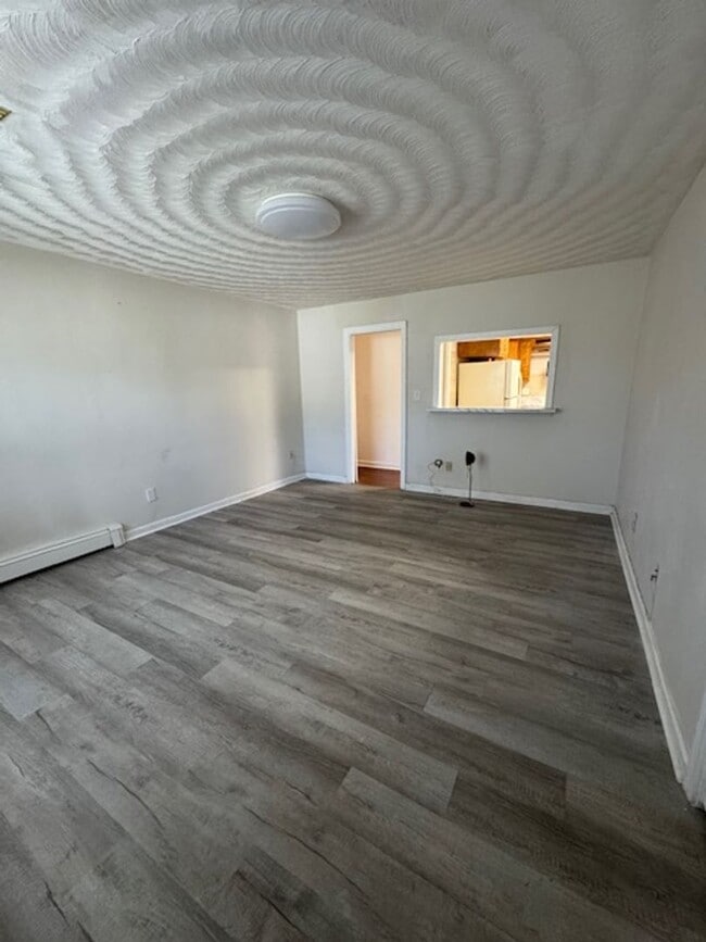 Building Photo - Spacious Brick Rancher