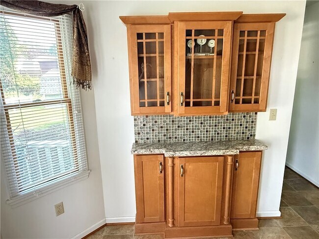 Building Photo - 9 Wisteria Ln