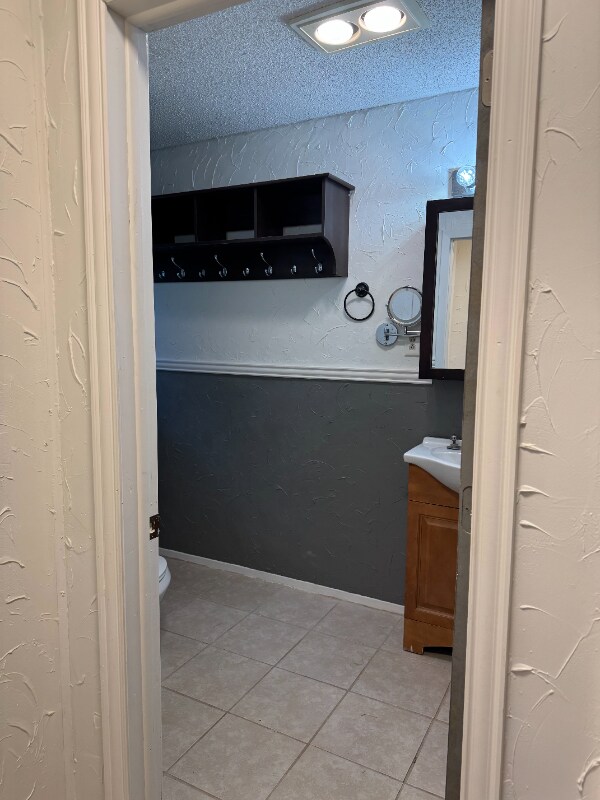Building Photo - 10021 Northview Dr