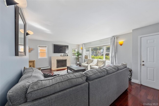 Building Photo - 355 1st St