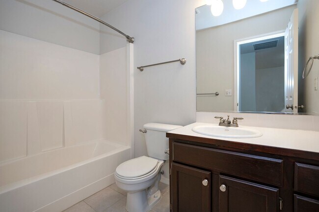 Building Photo - Very Nice 3 Bedroom Home - Cul de sac!