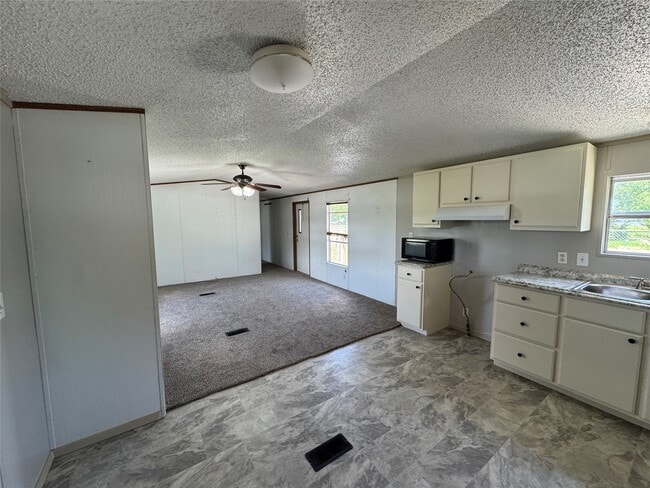 Building Photo - 600 E Melville Dr