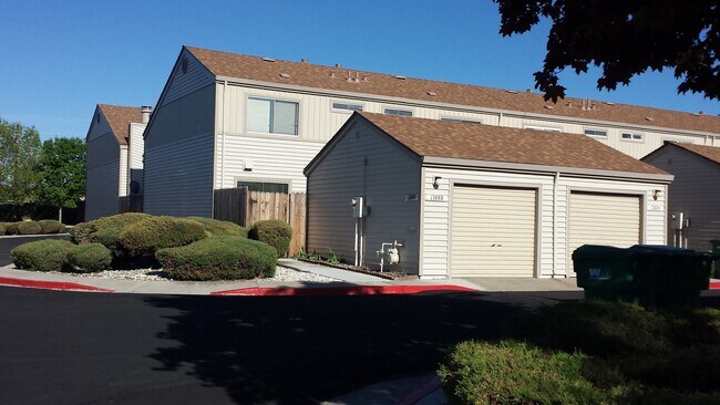 Building Photo - 2 bedroom or 1 bed with loft