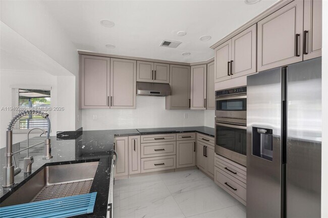 Building Photo - 7601 NW 82nd Terrace