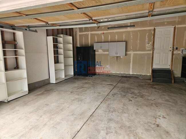 Building Photo - 5661 S Yakima Way