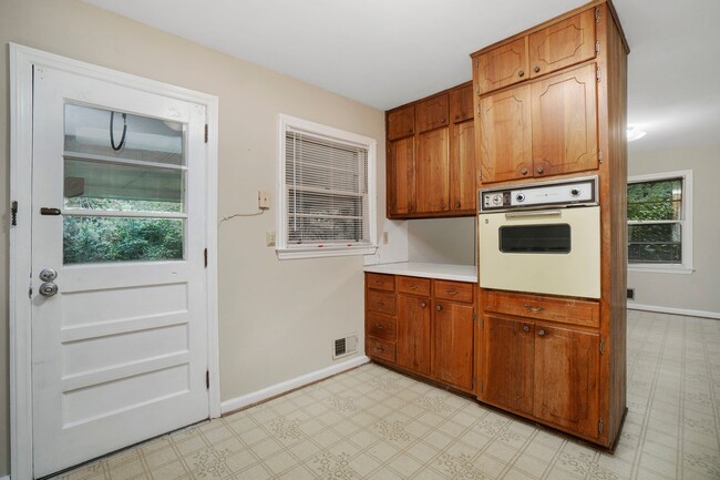 Building Photo - 3 bdrm, 2 bath home near Emory and the CDC