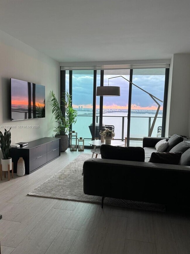 Building Photo - 460 NE 28th St