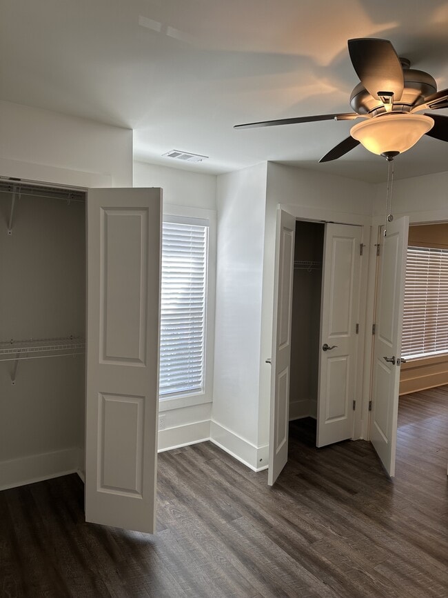 Building Photo - 95 Valley Dr