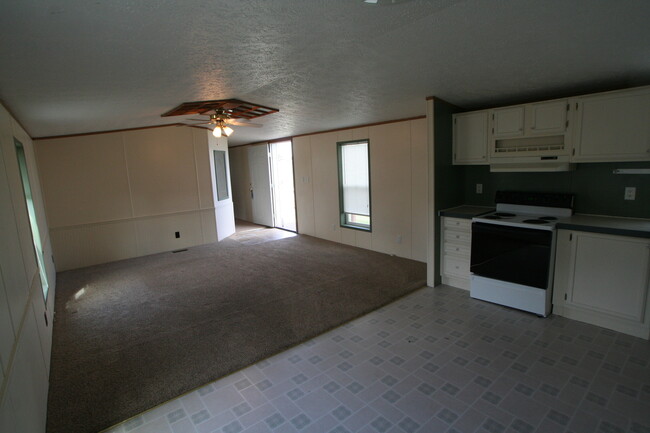 Building Photo - Nice home in Babcock Vista