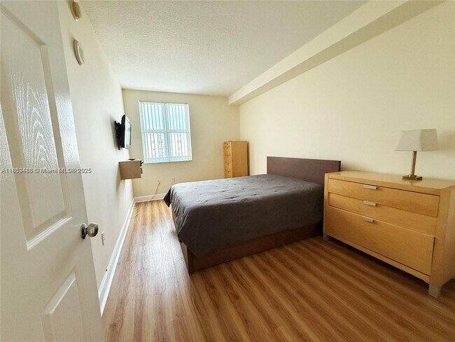 Building Photo - 50 Menores Ave