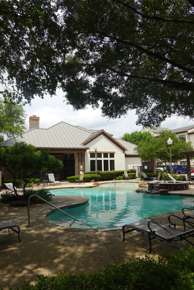 Building Photo - 7342 Oak Manor Dr