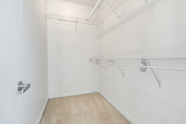 Building Photo - 859 W Erie St
