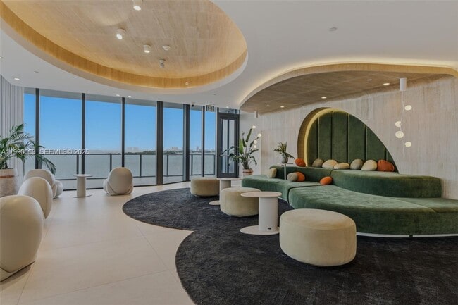 Building Photo - 711 NE 23rd Terrace