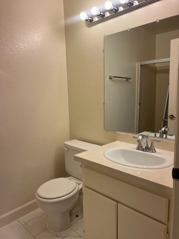 Building Photo - 312 E Valencia Ave