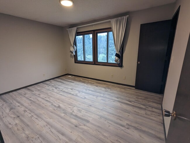 Building Photo - 362 W Eagle Lake Dr