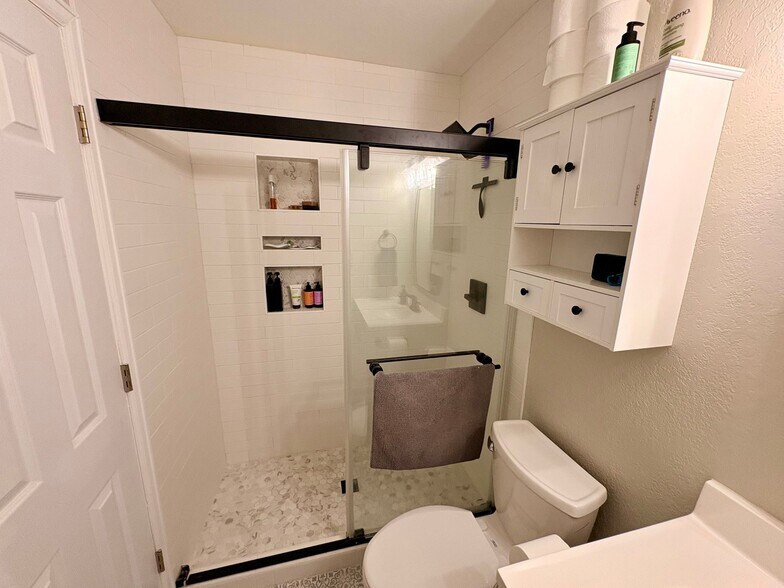 Building Photo - 5226 Estes Cir