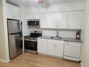 Building Photo - 22 Avon Dr