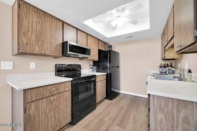 Building Photo - 9639 W Cinnabar Ave