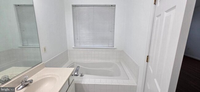 Building Photo - 20544 Blue Heron Terrace