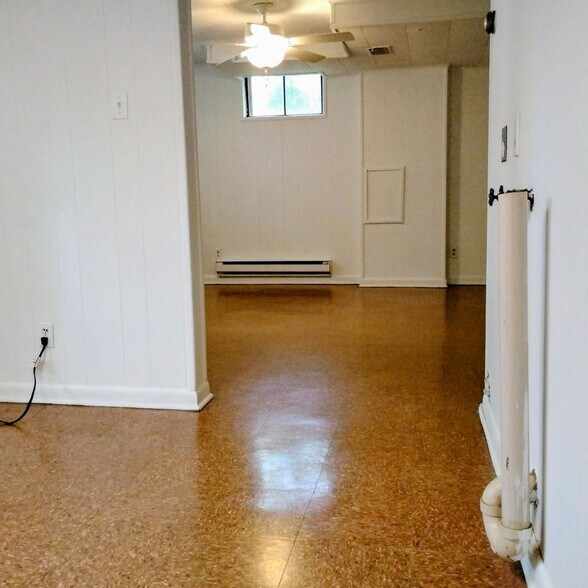 Building Photo - 910 Blenheim Ave