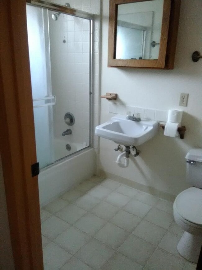 Building Photo - 3363 Merrill Rd