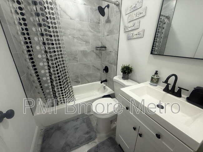 Building Photo - 1756 E North Ave