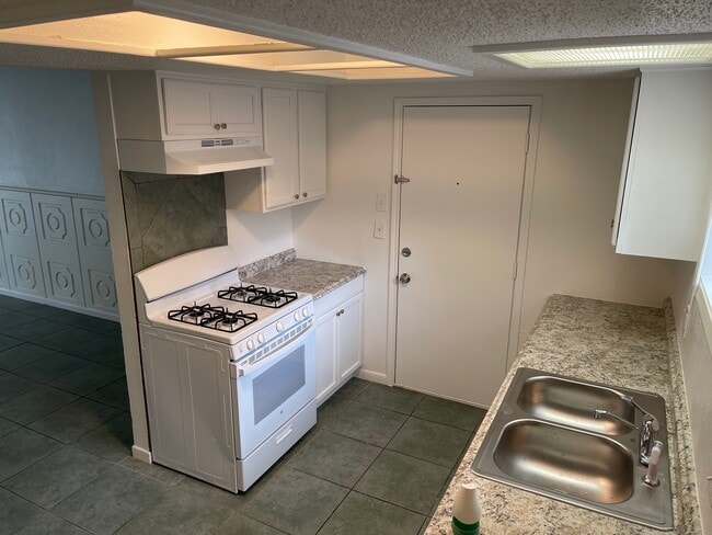 Building Photo - 3105 Lourdes St