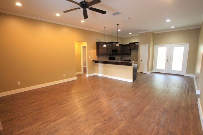 Building Photo - 3 Bedroom, 2 Bathroom Town Home in Tyler!