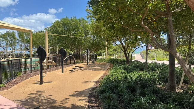 Building Photo - 6515 Collins Ave