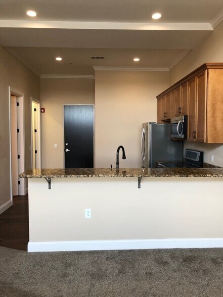 Building Photo - 373 Spencer St