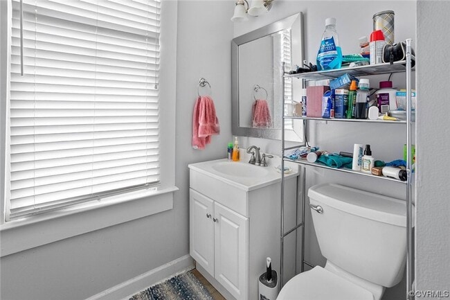 Building Photo - Huge 5 Bedroom House Next to VCU With Off ...