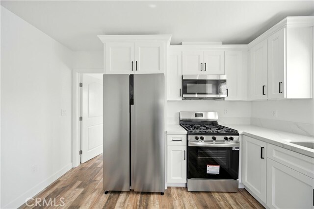 Building Photo - 523 W 78th St