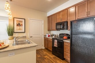 Building Photo - 600 Riverside
