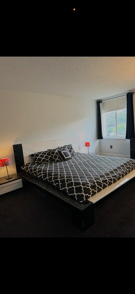 Building Photo - 250 Sunny Isles Blvd