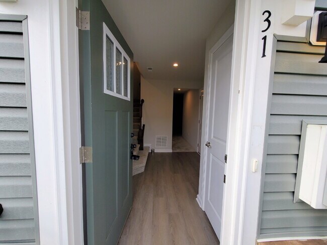 Building Photo - Beautiful 3 bedroom 2 1/2 bath townhome available for lease in Swedesboro