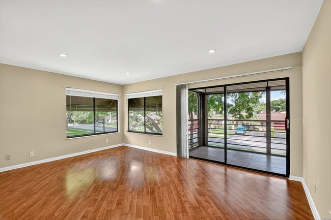 Building Photo - 5040 Rose Hill Dr