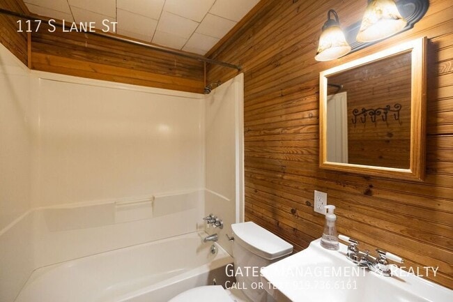 Building Photo - 117 S Lane St