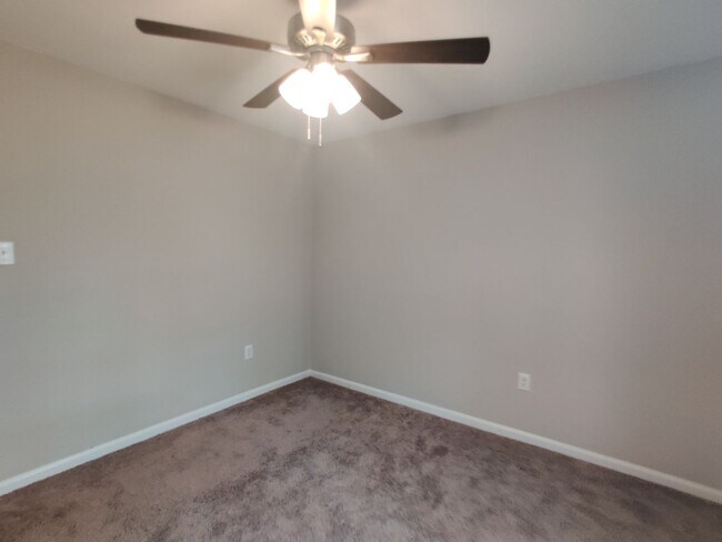Building Photo - 7236 Walnut Wood Dr