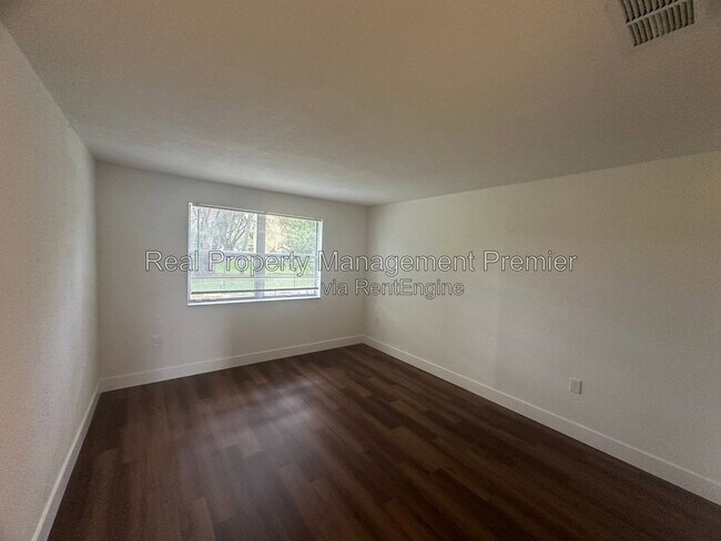 Building Photo - 2268 SW 81st Ave